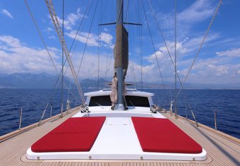 Moss yacht charter lifestyle
                        