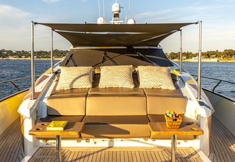 Quantum yacht charter lifestyle
                        