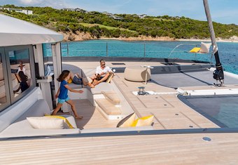 Babac yacht charter lifestyle
                        