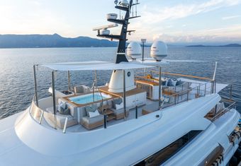 Zulu 3 yacht charter lifestyle