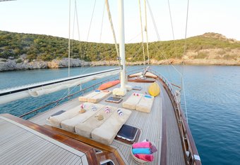 Samarkand yacht charter lifestyle
                        