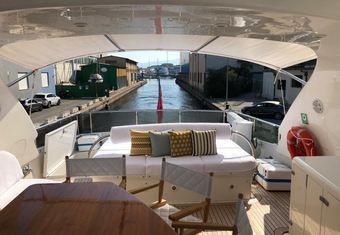 Dubai yacht charter lifestyle