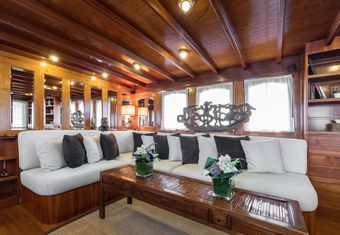 Over the Rainbow of London yacht charter lifestyle
                        