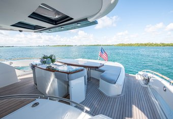 New Life yacht charter lifestyle
                        