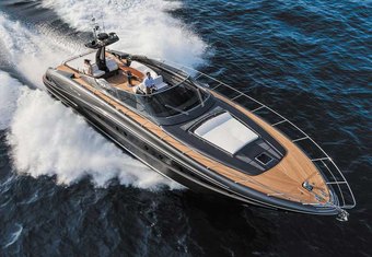 Largo yacht charter lifestyle
                        