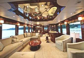 Divertimento II yacht charter lifestyle
                        
