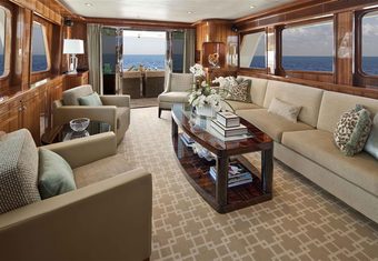 Kiawah yacht charter lifestyle
                        