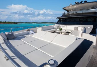 Entrepreneur yacht charter lifestyle
                        