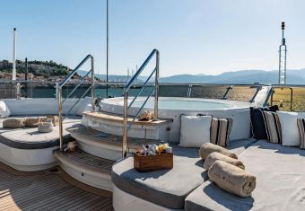 Rare Find yacht charter lifestyle
                        