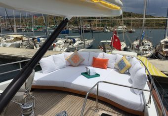 G Girl yacht charter lifestyle
                        