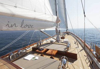 In Love yacht charter lifestyle
                        