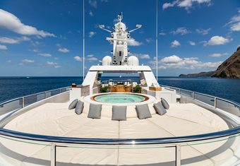 Harle yacht charter lifestyle
                        