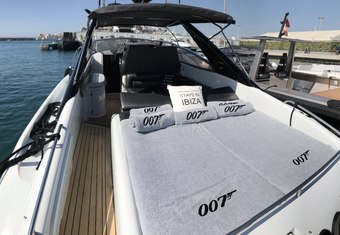 007 yacht charter lifestyle