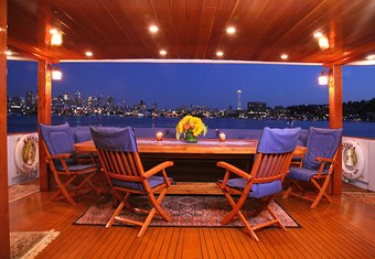 Kayana yacht charter lifestyle
                        