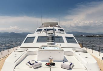 Antisan yacht charter lifestyle
                        