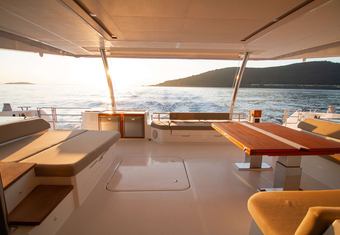 Ariva yacht charter lifestyle
                        