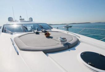 Elentari yacht charter lifestyle
                        