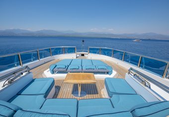 Destiny yacht charter lifestyle
                        