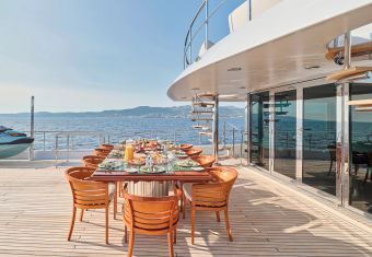 O'Natalina yacht charter lifestyle
                        