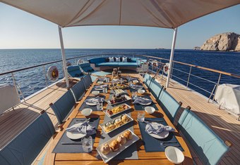 Far Niente yacht charter lifestyle
                        