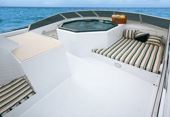 El Jefe yacht charter lifestyle
