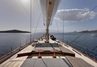 Sallyna yacht charter lifestyle
                        