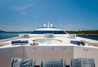 Da Vinci yacht charter lifestyle
                        
