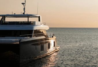Colibri yacht charter lifestyle
                        