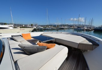 Jacki yacht charter lifestyle
                        