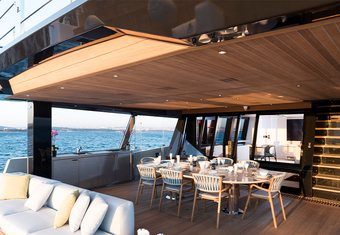 Vivace yacht charter lifestyle
                        