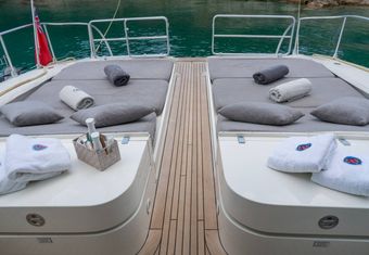 Atrato yacht charter lifestyle
                        