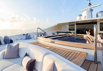 Arrow yacht charter lifestyle
                        