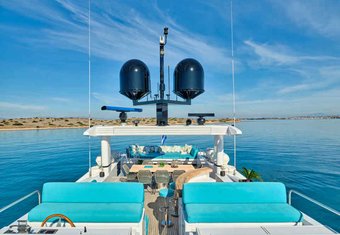 Loana yacht charter lifestyle
                        