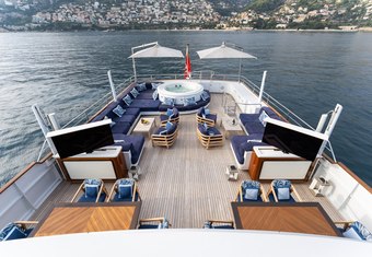 Synthesis 66 yacht charter lifestyle