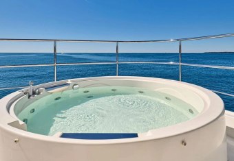 Best Off yacht charter lifestyle
                        