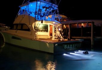 Barefoot yacht charter lifestyle
                        