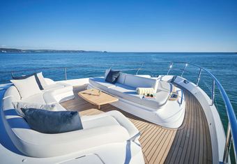 Elizabeth yacht charter lifestyle
                        