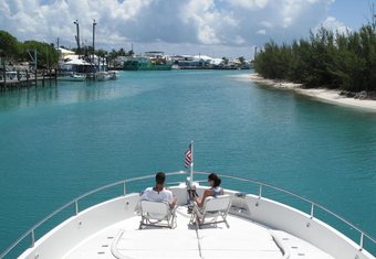 Companinship yacht charter lifestyle
                        