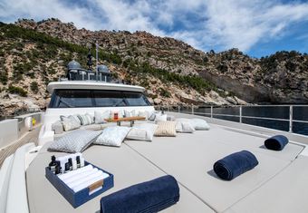 Mac One yacht charter lifestyle
                        