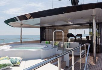 Quinta Essentia yacht charter lifestyle
                        