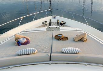 Vento yacht charter lifestyle
                        