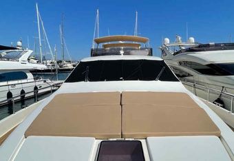 Orlando L yacht charter lifestyle
                        
