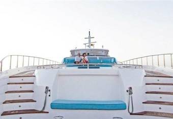 Diam yacht charter lifestyle
                        