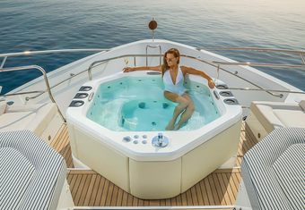 Legende yacht charter lifestyle
                        