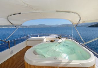 Hag yacht charter lifestyle
                        