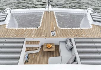 Feel the Blue yacht charter lifestyle