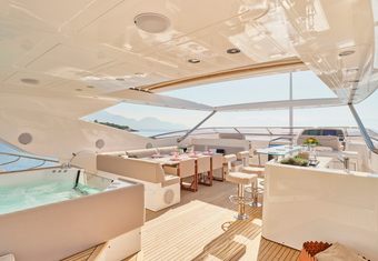 Makani II yacht charter lifestyle
                        