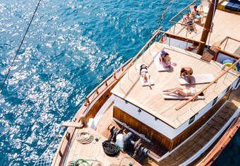 Aegeotissa II yacht charter lifestyle
                        