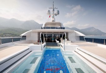 Almax yacht charter lifestyle
                        