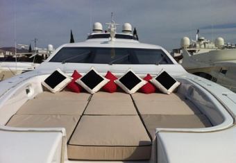 White Pearl yacht charter lifestyle
                        